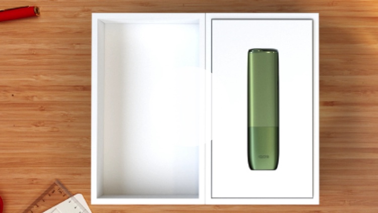An IQOS ILUMA Holder and Pocket Charger in a box.