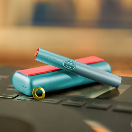 An IQOS ILUMA i PRIME Holder and Pocket Charger in a box.